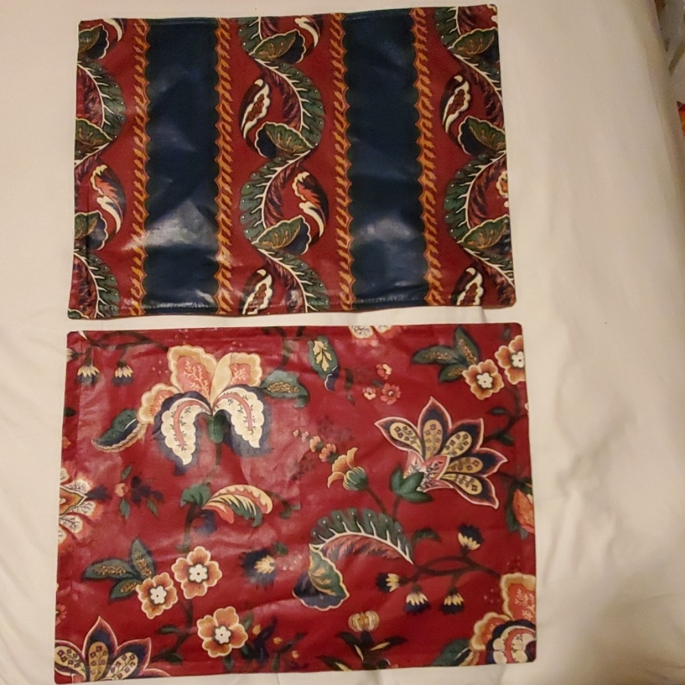Place mats and napkins